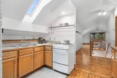 Main picture of 2021 Pleasant Ave