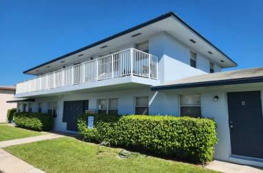 Main picture of 1110 W Blue Heron Blvd
