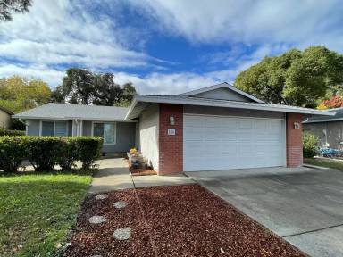 Main picture of 248 Edwin Dr
