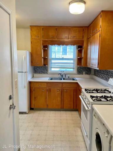 Main picture of 604 W 9th St