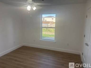Main picture of 2305 Weyer St