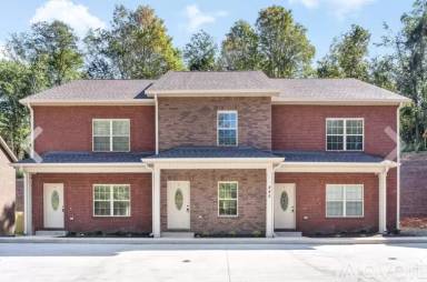 Main picture of 453 Oak St