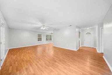 Main picture of 100 Echo Way
