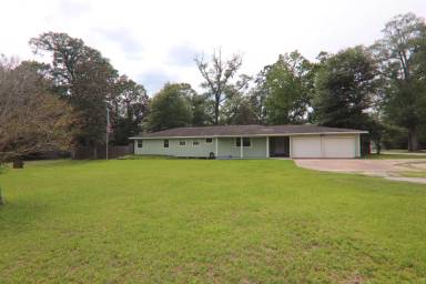 Main picture of 165 Dogwood Ln