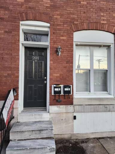 Main picture of 201 N Ellwood Ave