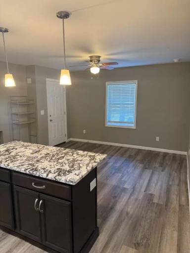 Main picture of 222 W Broadway Ave