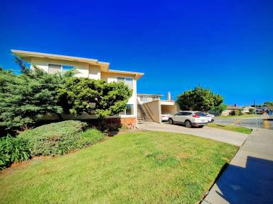 Main picture of 842 Los Padres Blvd