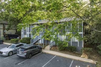 Main picture of 713 Pointe Ct