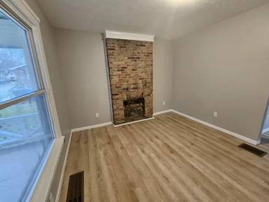 Main picture of 1908 W 58th St