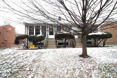 Main picture of 417 W Stone Ave