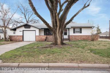 Main picture of 1400 N El Paso Dr