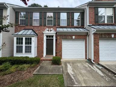 Main picture of 152 N Arcadian Way