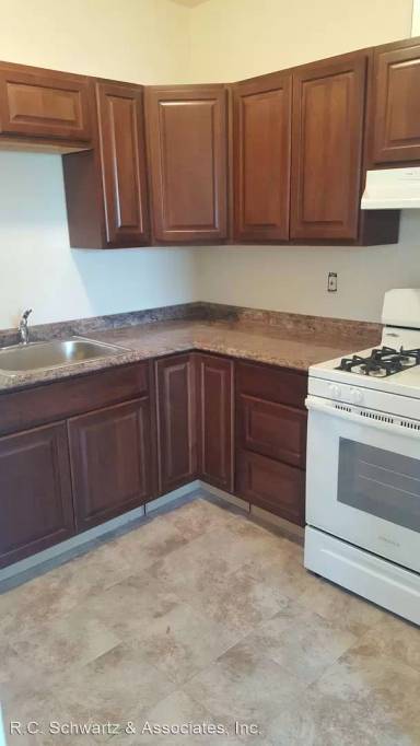 Main picture of 604 W Augusta Ave