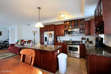Main picture of 165 Beacon St