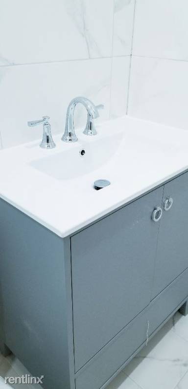 Main picture of 1612 Centre St