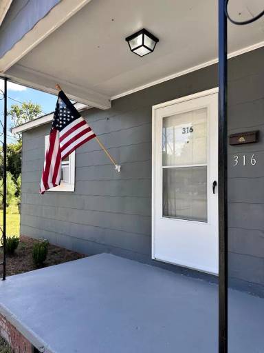 Main picture of 316 Little St
