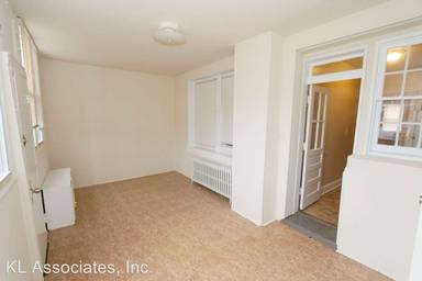 Main picture of 724 Irving St NE