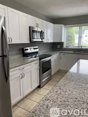 Main picture of 482 Lake Ave