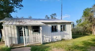 Main picture of 564 McDonald Ln W