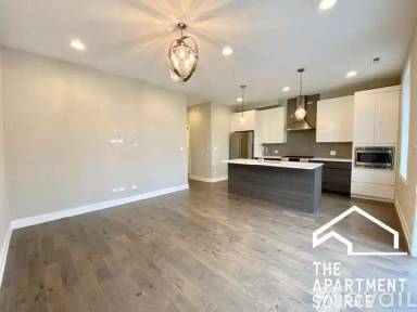 Main picture of 317 W Evergreen Ave