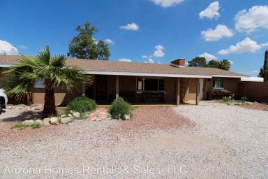 Main picture of 830 N Wilmot Rd