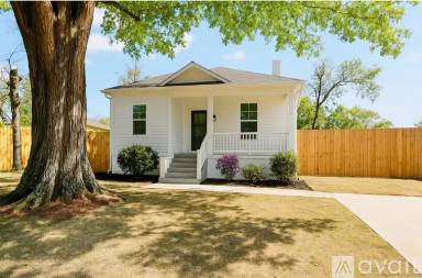 Main picture of 104 B St