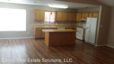 Main picture of 489 W Pine St