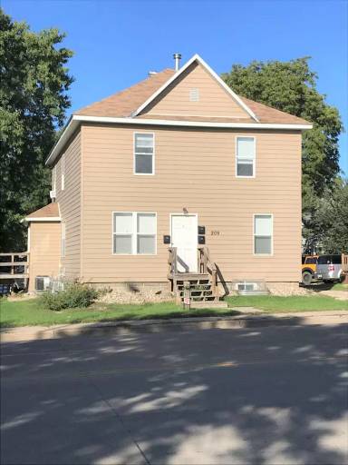 Main picture of 209 4th St NE
