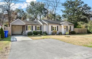 Main picture of 1 Paula Dr