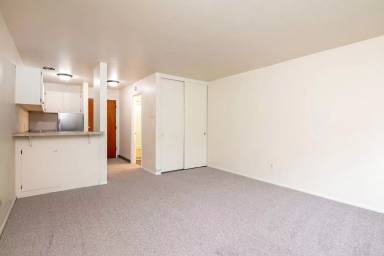 Main picture of 525 Bellevue Ave E
