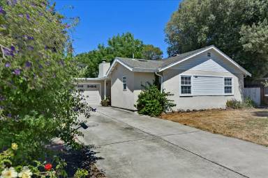 Main picture of 3337 Vernon Ter