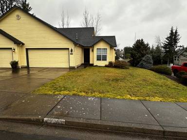 Main picture of 2983 Bridgeport Ave SE