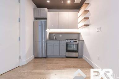 Main picture of 85 Montrose Ave