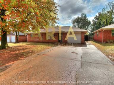 Main picture of 3304 SE 24th St