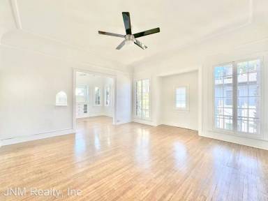 Main picture of 7957 Norton Ave