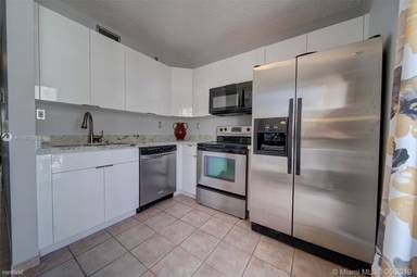 Main picture of Villas At South Beach Condo