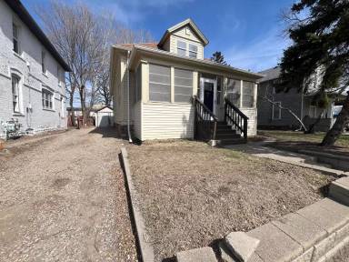 Main picture of 818 W 11th St