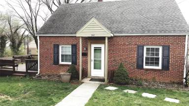 Main picture of 324 W 9th St