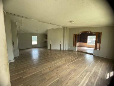 Main picture of 11 Old Red Rd