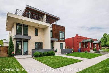 Main picture of 2439 Julian St
