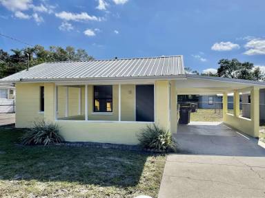 Main picture of 2403 Everett St