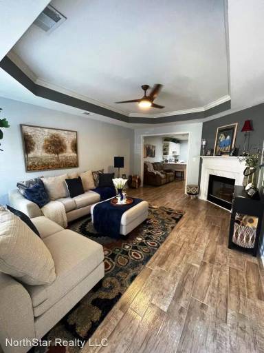 Main picture of 121 Hidden Creek Cir