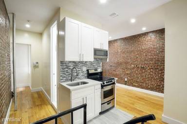 Main picture of 520 E 11th St