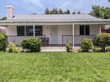 Main picture of 183 W Woodbury Rd