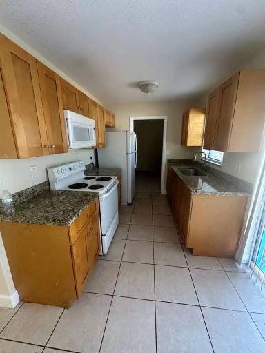 Main picture of 320 W 16th Way