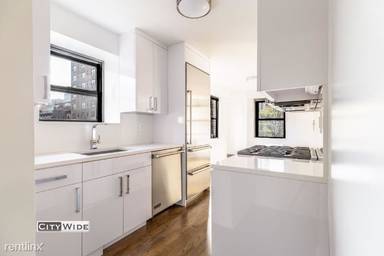 Main picture of 16 E 10th St