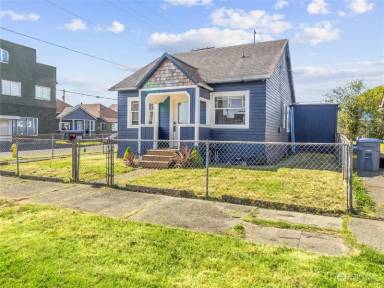 Main picture of 820 W 1st St