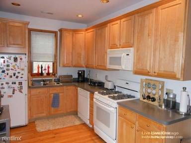 Main picture of 1941 W Diversey Pkwy