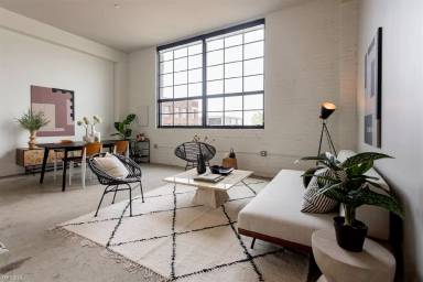 Main picture of 2857 E Grand Blvd