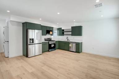 Main picture of 5622 1/2 Raber St